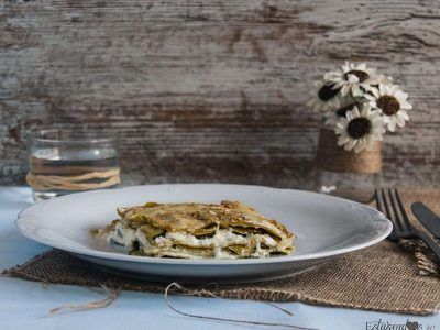 Lasaña espinacas con calabacín y sésamo